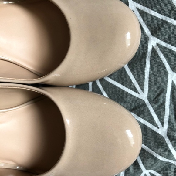 Kelly & Katie Heels, Round Toe - Nude, Size 8 - Picture 7 of 16